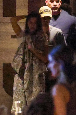 05.10 | Justin Bieber e Hailey Bieber chegando a um cinema em Los Angeles