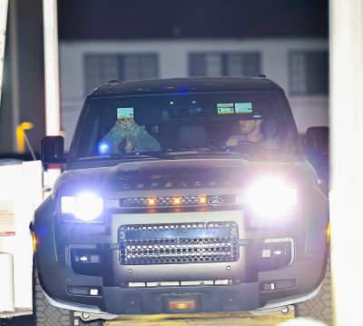 05.10 | Justin Bieber e Hailey Bieber chegando a um cinema em Los Angeles
