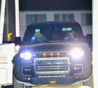 05.10 | Justin Bieber e Hailey Bieber chegando a um cinema em Los Angeles
