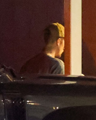 05.10 | Justin Bieber e Hailey Bieber chegando a um cinema em Los Angeles