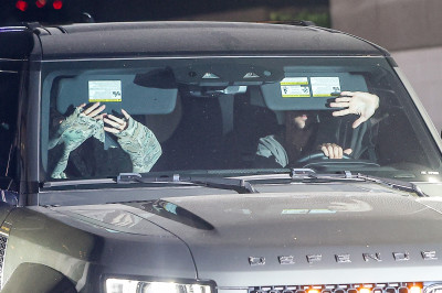 05.10 | Justin Bieber e Hailey Bieber chegando a um cinema em Los Angeles