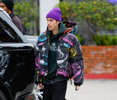 15.01 | Aparição de Justin e Hailey Bieber em Los Angeles, Califórnia