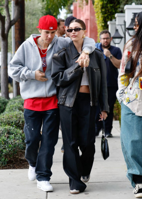 07.01 | Aparição de Justin e Hailey Bieber em Los Angeles, Califórnia