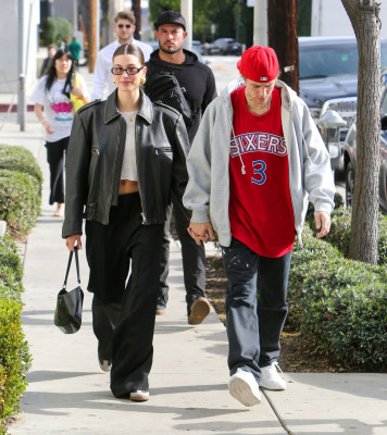 07.01 | Aparição de Justin e Hailey Bieber em Los Angeles, Califórnia