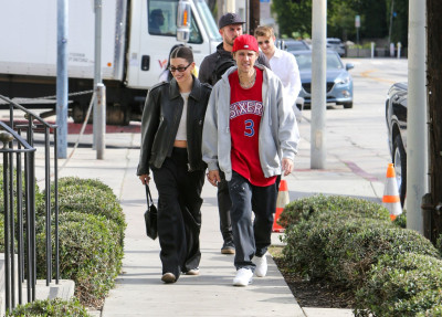 07.01 | Aparição de Justin e Hailey Bieber em Los Angeles, Califórnia