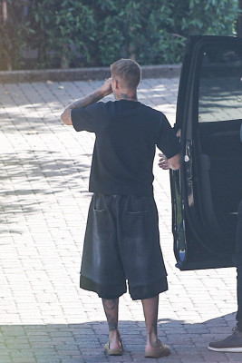 22.10 | Justin Bieber a caminho de um estúdio de gravação em Los Angeles.