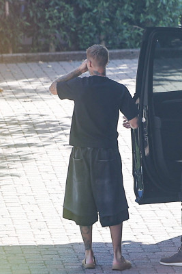 22.10 | Justin Bieber a caminho de um estúdio de gravação em Los Angeles.