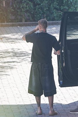 22.10 | Justin Bieber a caminho de um estúdio de gravação em Los Angeles.