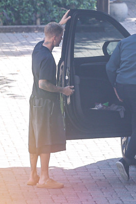 22.10 | Justin Bieber a caminho de um estúdio de gravação em Los Angeles.