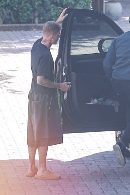 22.10 | Justin Bieber a caminho de um estúdio de gravação em Los Angeles.