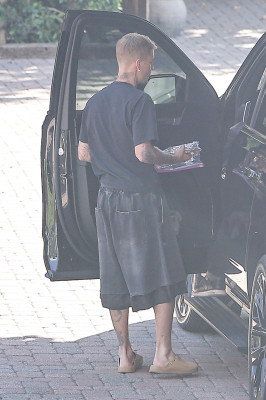 22.10 | Justin Bieber a caminho de um estúdio de gravação em Los Angeles.