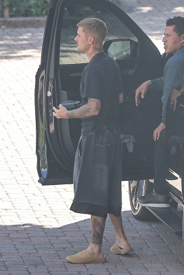 22.10 | Justin Bieber a caminho de um estúdio de gravação em Los Angeles.