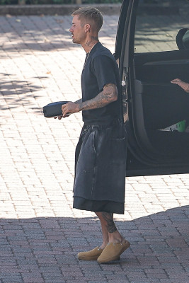 22.10 | Justin Bieber a caminho de um estúdio de gravação em Los Angeles.