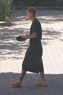 22.10 | Justin Bieber a caminho de um estúdio de gravação em Los Angeles.