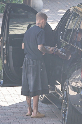 22.10 | Justin Bieber a caminho de um estúdio de gravação em Los Angeles.
