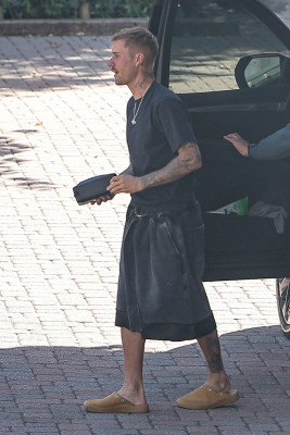 22.10 | Justin Bieber a caminho de um estúdio de gravação em Los Angeles.