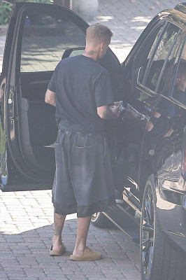 22.10 | Justin Bieber a caminho de um estúdio de gravação em Los Angeles.