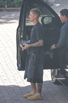 22.10 | Justin Bieber a caminho de um estúdio de gravação em Los Angeles.