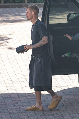 22.10 | Justin Bieber a caminho de um estúdio de gravação em Los Angeles.