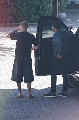 22.10 | Justin Bieber a caminho de um estúdio de gravação em Los Angeles.