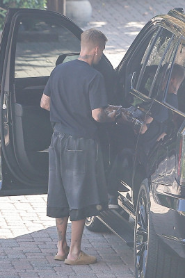 22.10 | Justin Bieber a caminho de um estúdio de gravação em Los Angeles.