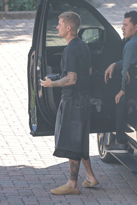 22.10 | Justin Bieber a caminho de um estúdio de gravação em Los Angeles.