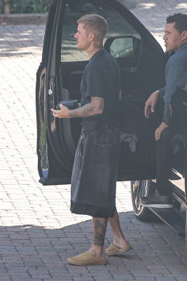 22.10 | Justin Bieber a caminho de um estúdio de gravação em Los Angeles.