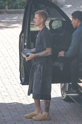 22.10 | Justin Bieber a caminho de um estúdio de gravação em Los Angeles.