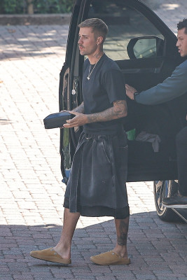 22.10 | Justin Bieber a caminho de um estúdio de gravação em Los Angeles.
