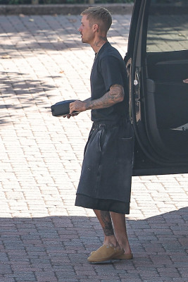 22.10 | Justin Bieber a caminho de um estúdio de gravação em Los Angeles.