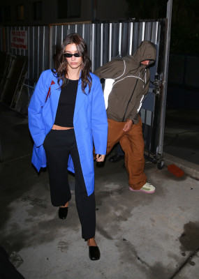 22.10 | Justin e Hailey Bieber deixando um culto da Churchome à noite, em Beverly Hills.
