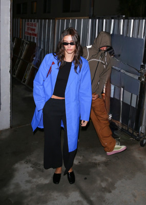 22.10 | Justin e Hailey Bieber deixando um culto da Churchome à noite, em Beverly Hills.