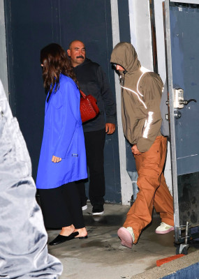 21.10 | Justin e Hailey Bieber chegando na Churchome, em Beverly Hills.